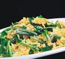 Stir-fried eggs with chives