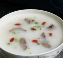 Goji Berry and Pig Liver Porridge