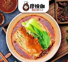 Braised Pork Trotter with Knife-Sliced Noodles