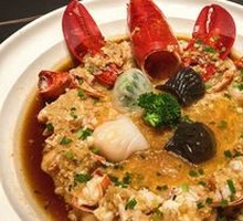Steamed Boston Lobster with Garlic Noodles