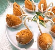 Swan Durian Pastry