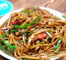 Potato and Pork Shreds in Wooden Bucket Rice