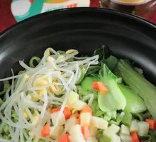 Qishan Oil-Poured Spinach Noodles