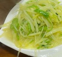 Sliced Potatoes with Green Pepper