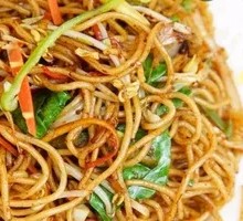 Stir-Fried Noodles with Shredded Pork and Eggs