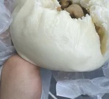 Sour Pickle Chicken Buns