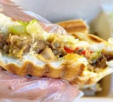 Hot-Pressed Cheese-filled Beef Rolls