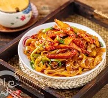 Stir-Fried Rice Noodles with Pork Tenderloin and Egg