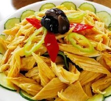 Fried Tofu Skin with Shredded Pork