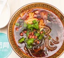 Sour Spicy Rice Noodles with Pork