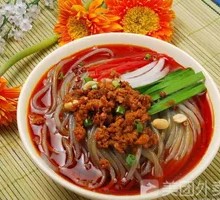 Spicy Chicken Offal Noodles with Pickled Chili
