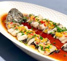 Steamed Bamboo Shell Fish with Yellow Pepper