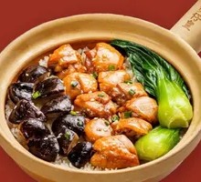 Braised Chicken with Mushrooms in Clay Pot Rice