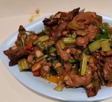 Stir-Fried Beef with Yellow Onion