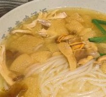 Chicken Soup with Tremella and Rice Noodles