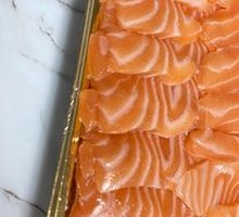 Fresh-cut Norwegian Salmon