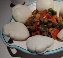 Stir-Fried Yellow Beef in Flatbread