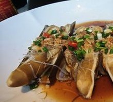 Garlic Stir-fried Giant Clams