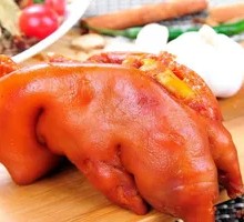 Braised Pig's Feet with Crispy Skin