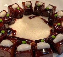 Nine-Year Lily with Braised Pork