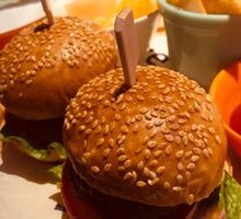 摩天牛肉汉堡