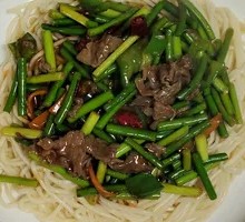 Garlic Shoot Beef Noodles