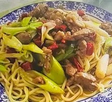 Scallion Stir-Fried Lamb Noodles