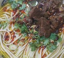 Sour Cabbage Braised Beef Noodles
