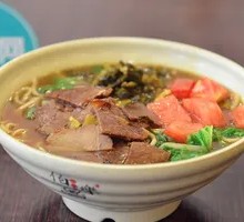Sour Cabbage Braised Beef Noodles