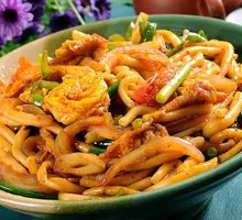 Garlic Shoot Beef Noodles