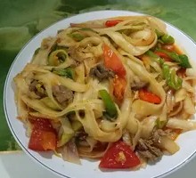 Stir-Fried Lamb with Knife-Sliced Noodles