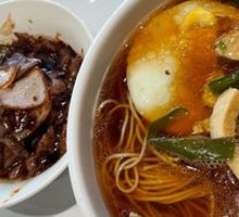 Sauce-Braised Pork Liver Noodles with Green Pepper, Tofu Skin, and Fried Egg