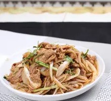 葱爆羊肉盖浇面