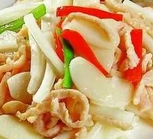 Stir-Fried Pork and Mushroom with Rice Noodles