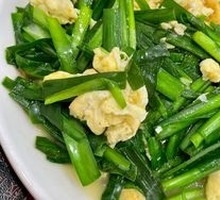Stir-fried eggs with chives
