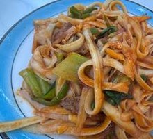 Stir-Fried Beef with Knife-Cut Noodles