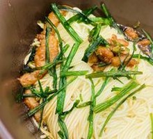 Scallion Oil Noodles with Shredded Pork