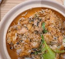 Braised Chicken with Mushrooms in Clay Pot Rice