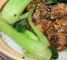 Steamed Spare Ribs with Black Bean Sauce in Clay Pot Rice
