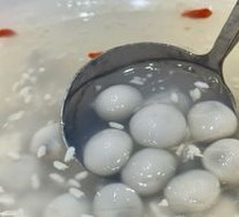 Sweet Rice Balls in Fermented Wine