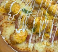 Golden Salted Egg Yolk Chicken Pizza
