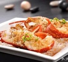 Garlic Fried Rice Noodles with Small Lobster