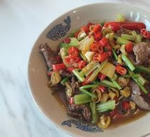 Stir-Fried Beef with Yellow Onion