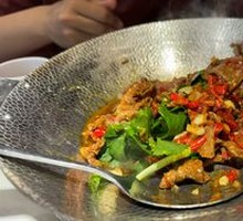 Stir-Fried Yellow Beef in Large Pot