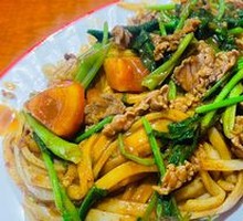 Stir-fried Beef with Rice Noodles