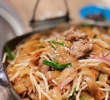 Dry-Fried Beef Rice Noodles