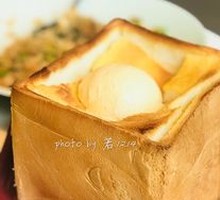 Honey Toast with Ice Cream