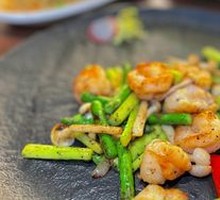 Black Truffle and Asparagus Stir-Fried Shrimp