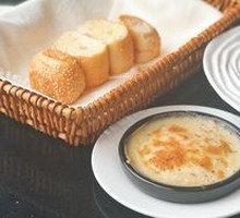 软香黄油面包佐芝士焗菌菇酱