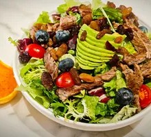 Sautéed Black Pepper Beef with Berry